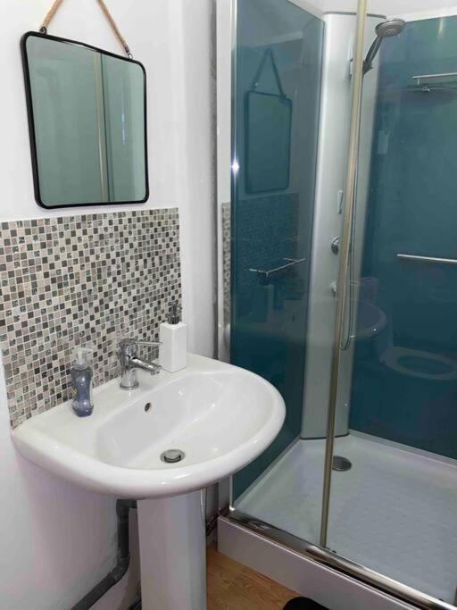 Studio Spacieux Proche Du Centre Ville Montceau-les-Mines Bagian luar foto